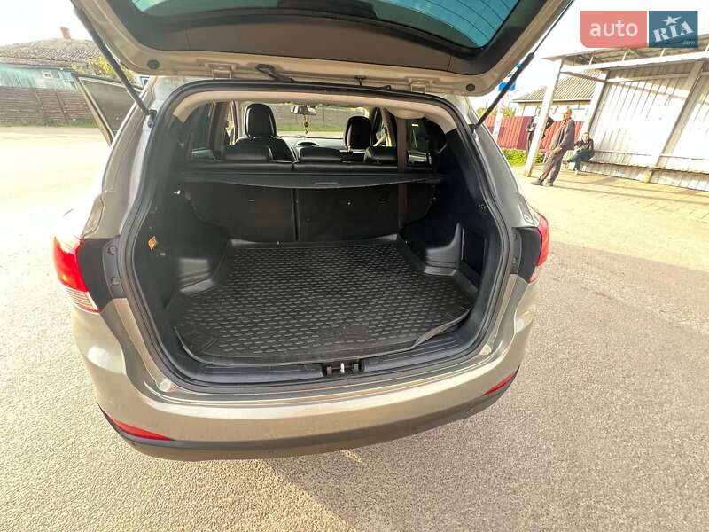 Внедорожник / Кроссовер Hyundai ix35 2011 в Радомышле