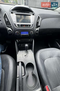 Позашляховик / Кросовер Hyundai ix35 2012 в 