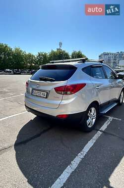 Позашляховик / Кросовер Hyundai ix35 2012 в 
