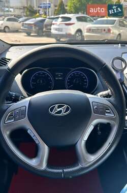 Позашляховик / Кросовер Hyundai ix35 2012 в 