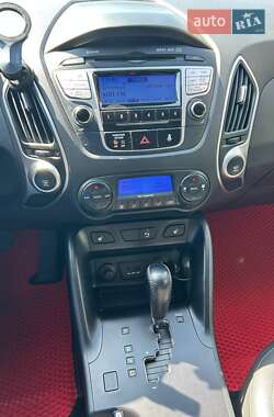 Позашляховик / Кросовер Hyundai ix35 2012 в 
