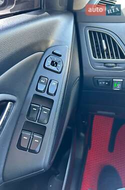 Позашляховик / Кросовер Hyundai ix35 2012 в 