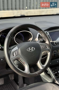 Внедорожник / Кроссовер Hyundai ix35 2011 в 