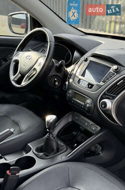 Внедорожник / Кроссовер Hyundai ix35 2011 в 