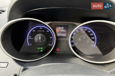 Внедорожник / Кроссовер Hyundai ix35 2011 в 