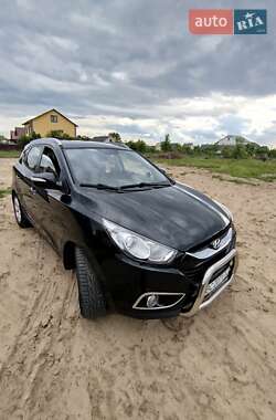 Внедорожник / Кроссовер Hyundai ix35 2010 в 