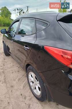 Внедорожник / Кроссовер Hyundai ix35 2010 в 