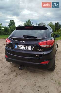 Внедорожник / Кроссовер Hyundai ix35 2010 в 