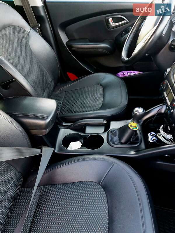 Внедорожник / Кроссовер Hyundai ix35 2010 в Каменке-Бугской