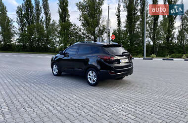 Внедорожник / Кроссовер Hyundai ix35 2010 в 