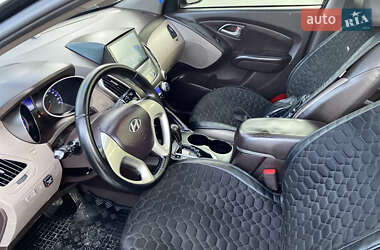Внедорожник / Кроссовер Hyundai ix35 2010 в 