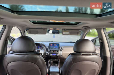 Внедорожник / Кроссовер Hyundai ix35 2010 в 
