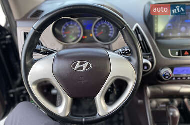 Внедорожник / Кроссовер Hyundai ix35 2010 в 