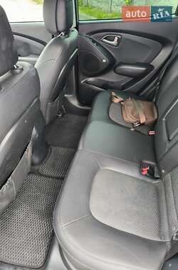 Внедорожник / Кроссовер Hyundai ix35 2010 в 