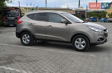 Внедорожник / Кроссовер Hyundai ix35 2010 в 