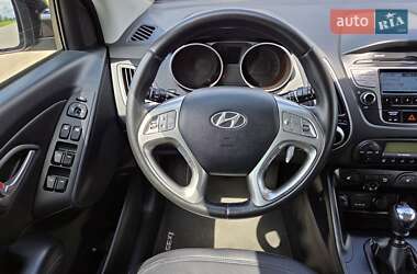 Внедорожник / Кроссовер Hyundai ix35 2012 в 