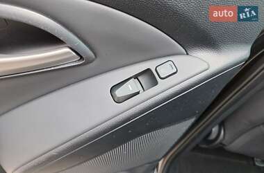Внедорожник / Кроссовер Hyundai ix35 2011 в 
