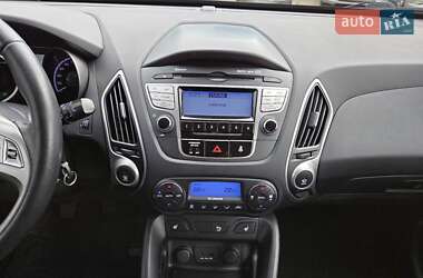 Внедорожник / Кроссовер Hyundai ix35 2011 в 