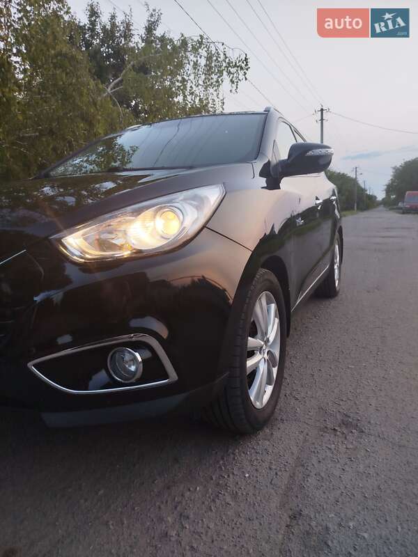 Внедорожник / Кроссовер Hyundai ix35 2012 в 