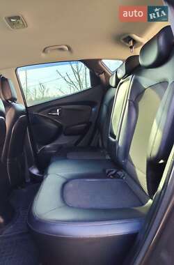 Внедорожник / Кроссовер Hyundai ix35 2012 в 