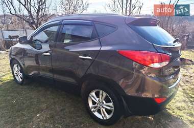 Внедорожник / Кроссовер Hyundai ix35 2012 в 