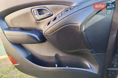 Внедорожник / Кроссовер Hyundai ix35 2012 в 