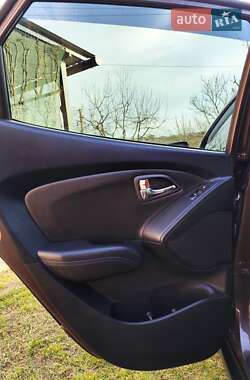Внедорожник / Кроссовер Hyundai ix35 2012 в 