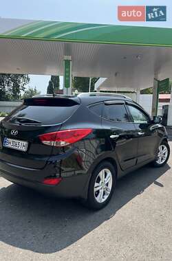 Внедорожник / Кроссовер Hyundai ix35 2011 в 
