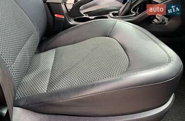Позашляховик / Кросовер Hyundai ix35 2012 в 