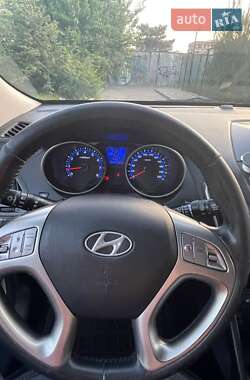 Внедорожник / Кроссовер Hyundai ix35 2011 в 