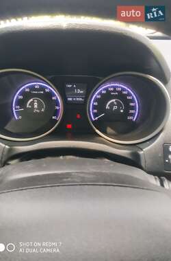 Позашляховик / Кросовер Hyundai ix35 2010 в 