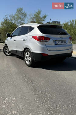 Позашляховик / Кросовер Hyundai ix35 2011 в 