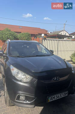 Внедорожник / Кроссовер Hyundai ix35 2010 в 