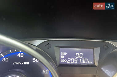 Внедорожник / Кроссовер Hyundai ix35 2010 в 