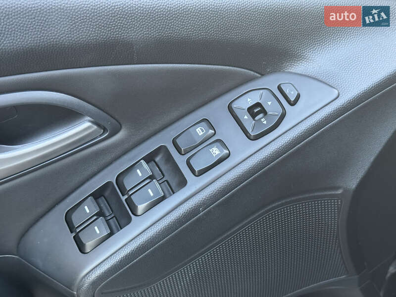 Позашляховик / Кросовер Hyundai ix35 2010 в Кам'янському