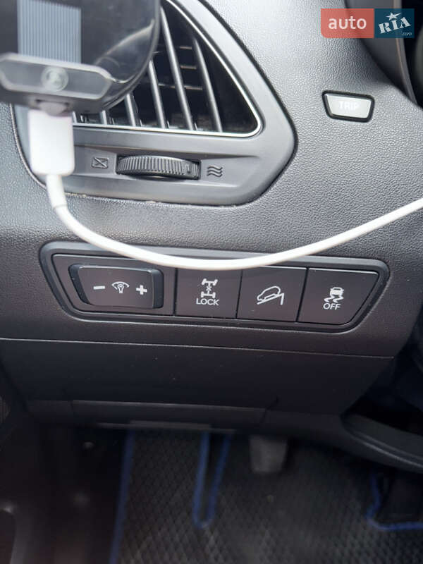 Позашляховик / Кросовер Hyundai ix35 2010 в Харкові