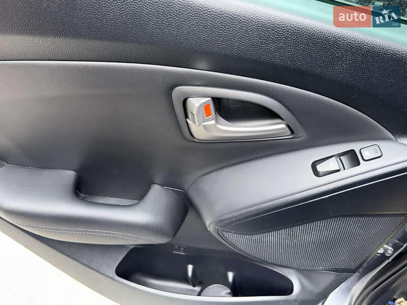 Позашляховик / Кросовер Hyundai ix35 2010 в Харкові