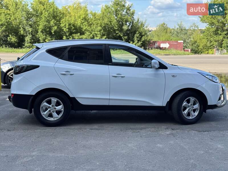 Позашляховик / Кросовер Hyundai ix35 2010 в Сумах
