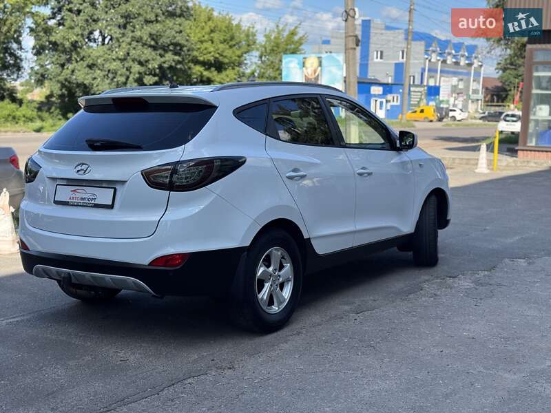 Позашляховик / Кросовер Hyundai ix35 2010 в Сумах