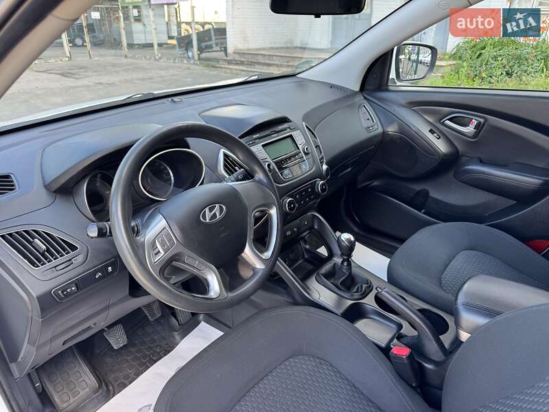 Позашляховик / Кросовер Hyundai ix35 2010 в Сумах