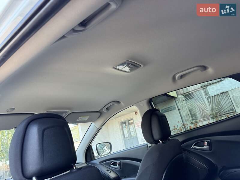 Позашляховик / Кросовер Hyundai ix35 2010 в Сумах