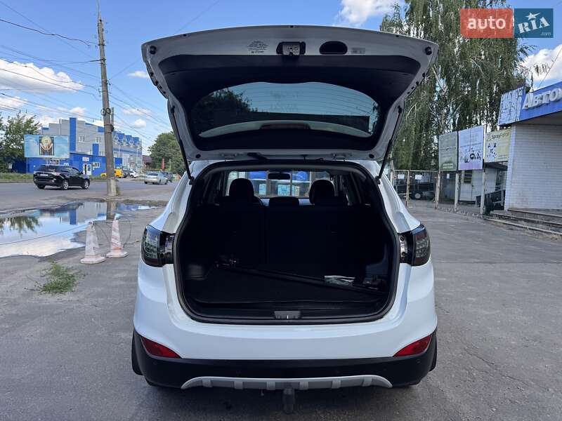 Позашляховик / Кросовер Hyundai ix35 2010 в Сумах