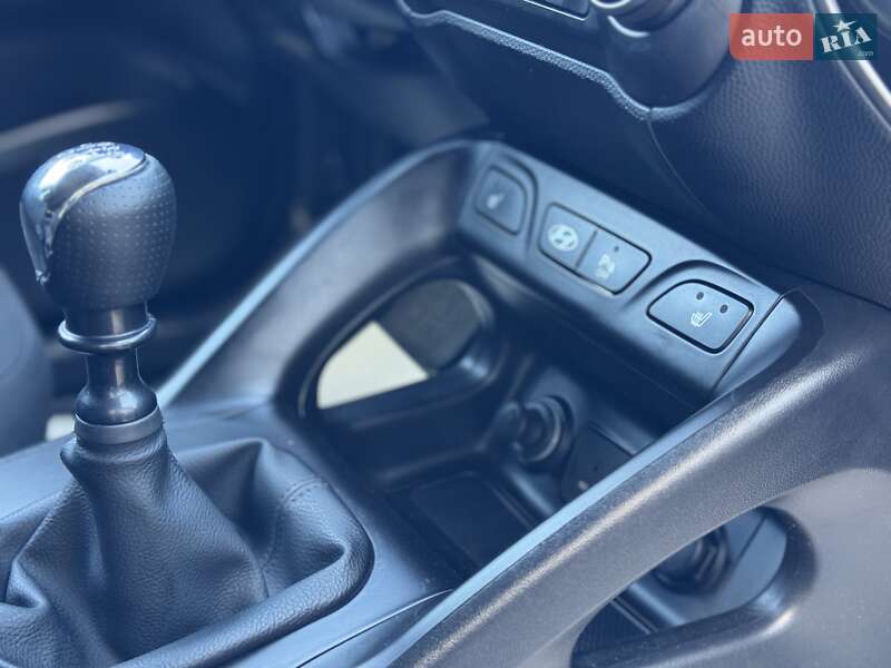 Позашляховик / Кросовер Hyundai ix35 2010 в Сумах