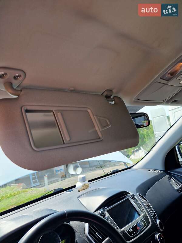 Внедорожник / Кроссовер Hyundai ix35 2011 в Чернигове