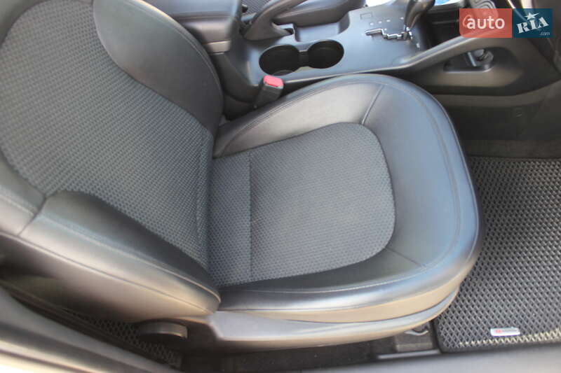 Позашляховик / Кросовер Hyundai ix35 2010 в Дніпрі фото 32 Позашляховик / Кросовер Hyundai ix35 2010 в Дніпрі