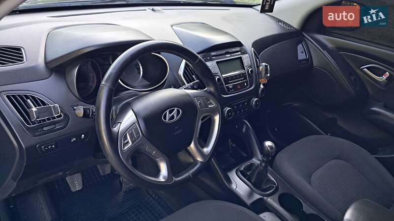 Внедорожник / Кроссовер Hyundai ix35 2010 в Галиче