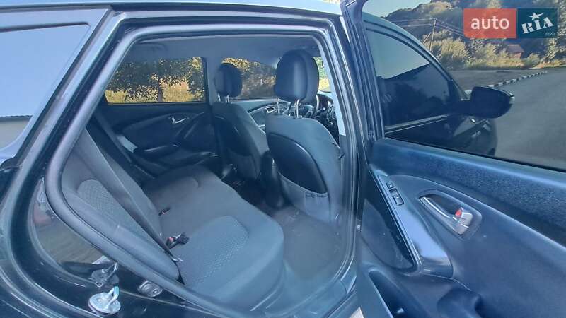 Внедорожник / Кроссовер Hyundai ix35 2010 в Галиче