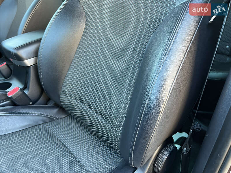 Внедорожник / Кроссовер Hyundai ix35 2010 в Ивано-Франковске