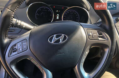Позашляховик / Кросовер Hyundai ix35 2014 в 
