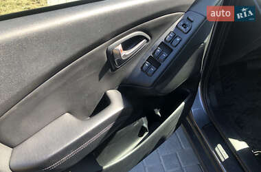 Позашляховик / Кросовер Hyundai ix35 2014 в 